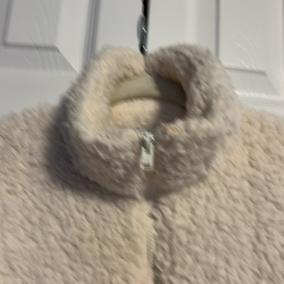 Hollister Women's Cream Sherpa Sweater with zipper size small NWOT - Picture 7 of 8